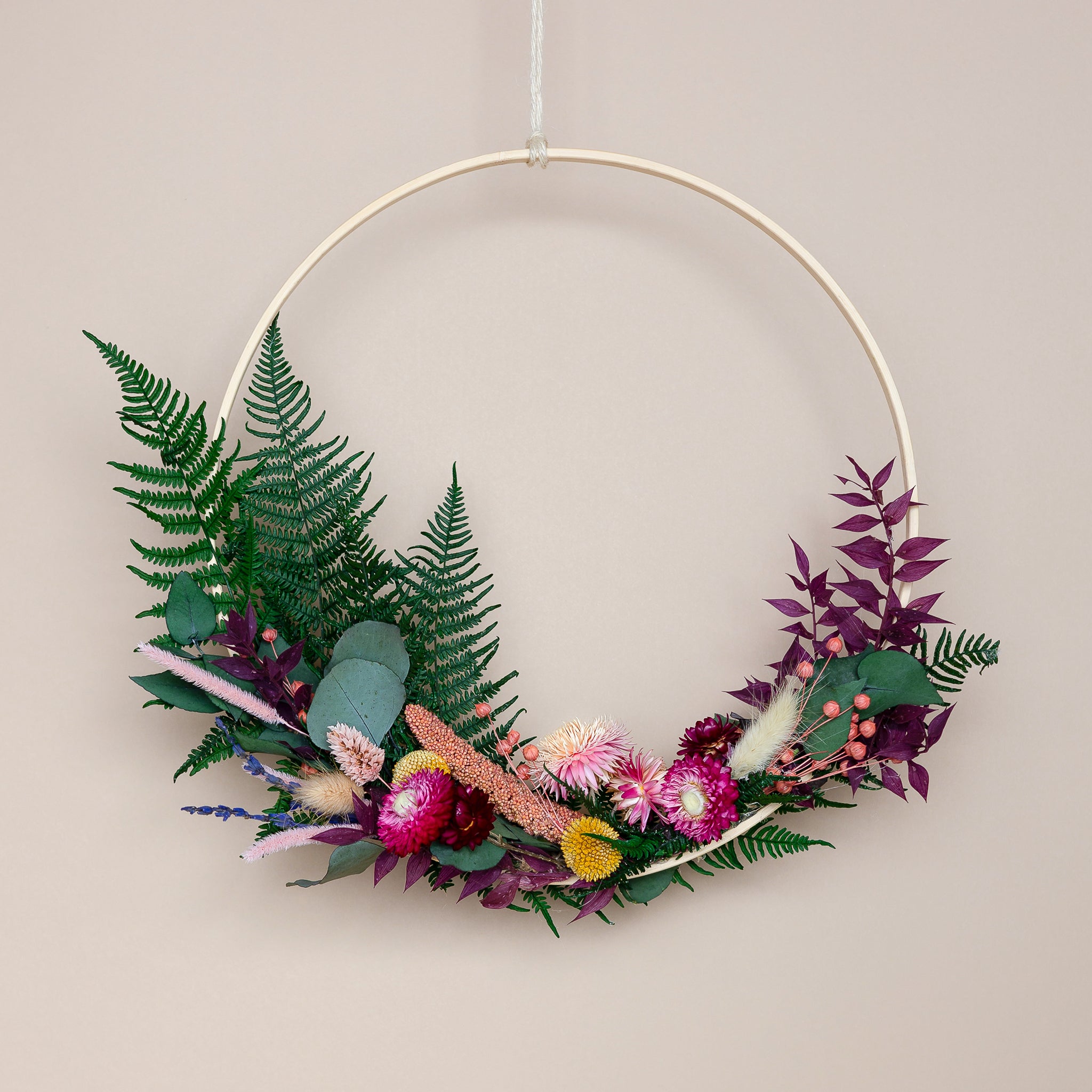 Frida Rattan Loop mit Trockenblumen bunt