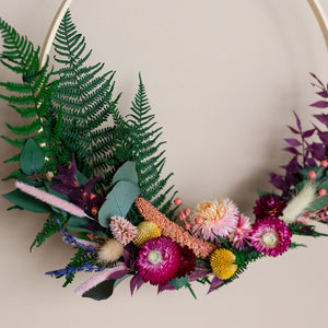 Frida Rattan Loop mit Trockenblumen bunt