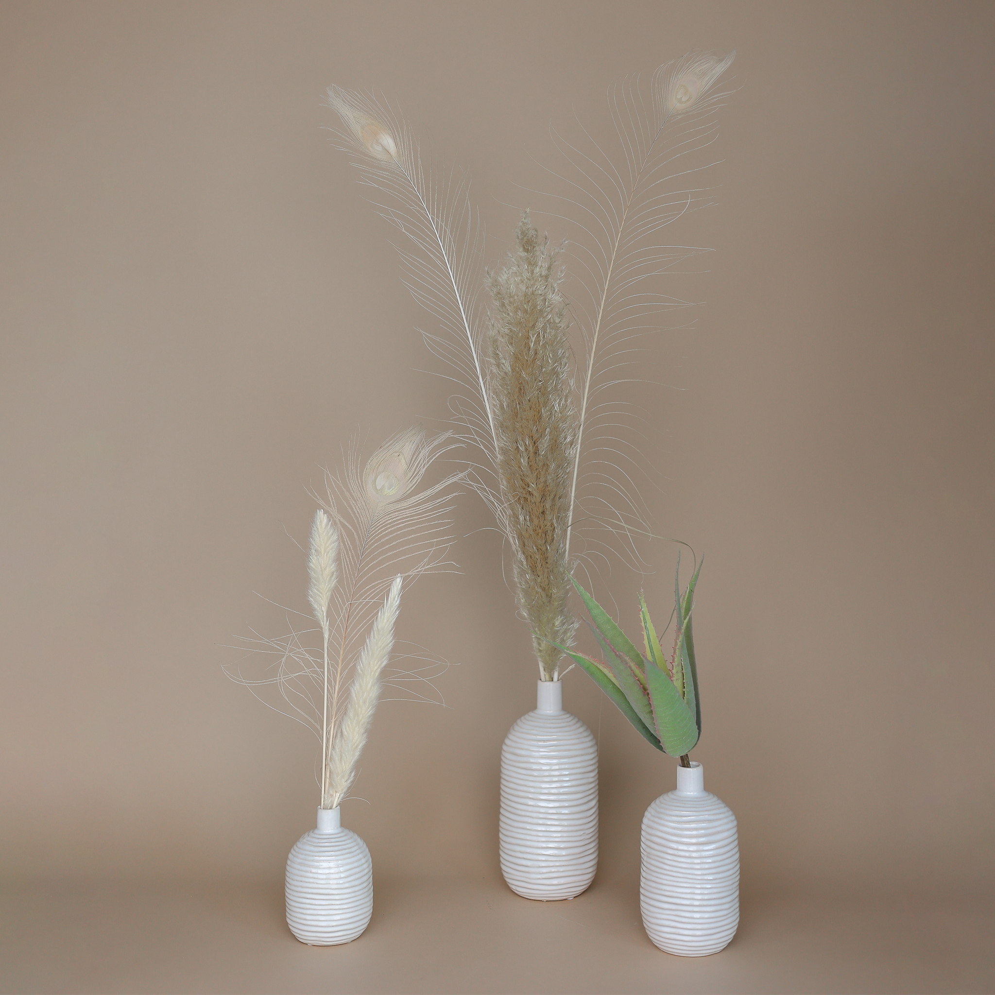 Vase Modell "Max" in verschiedenen Größen mit unterschiedlichen Trockenmaterialien.